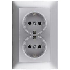 Entac Arnold süllyeszthető fali aljzat 2x földelt Ezüst