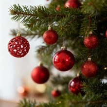 Karácsonyfadísz szett - 100 db gömb + csúcsdísz - piros