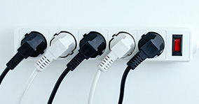 Hálózati áramelosztó választás: mire figyelj, hogy biztonságos legyen?